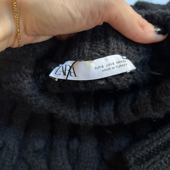 FINAL PRICE • ZARA black heavy chunky knit sweater with pom details - Picture 5 of 7